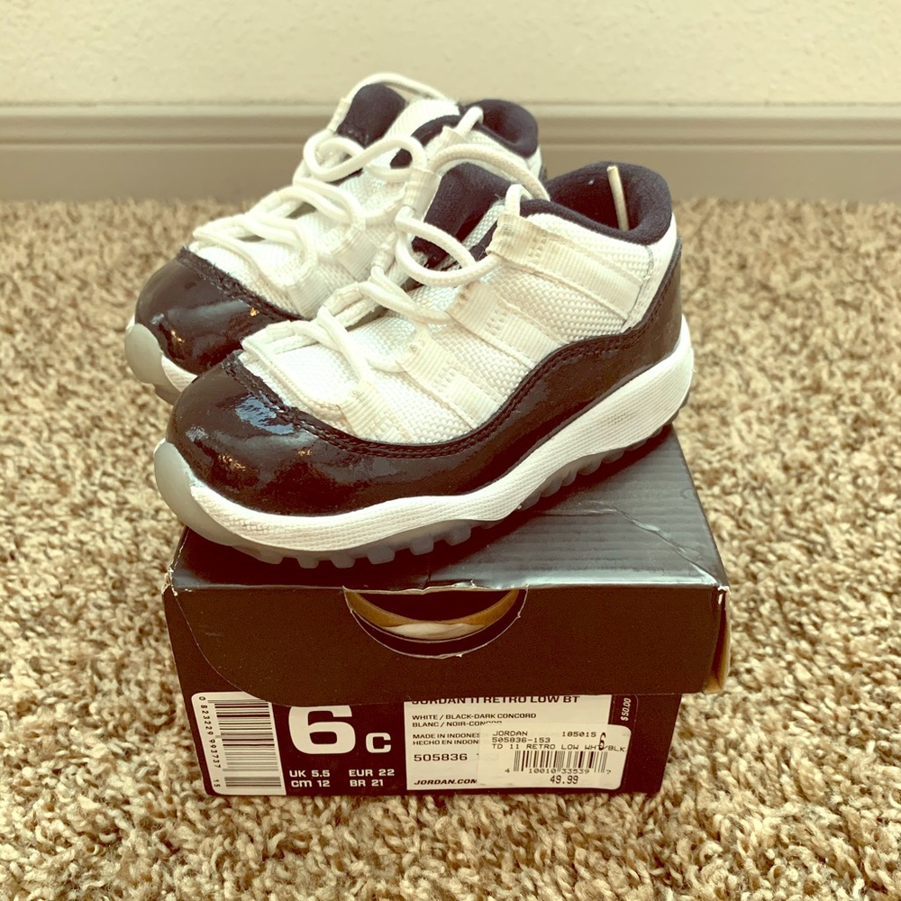 Jordan 11 Retro black and white lows